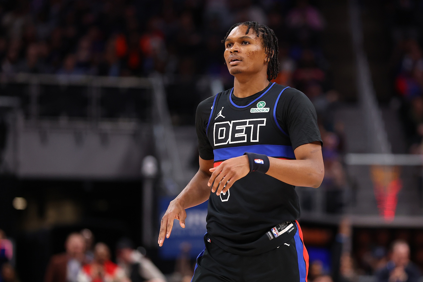 能量真充沛！奥萨尔10中6贡献14分6板3助2断&拼下2前场板