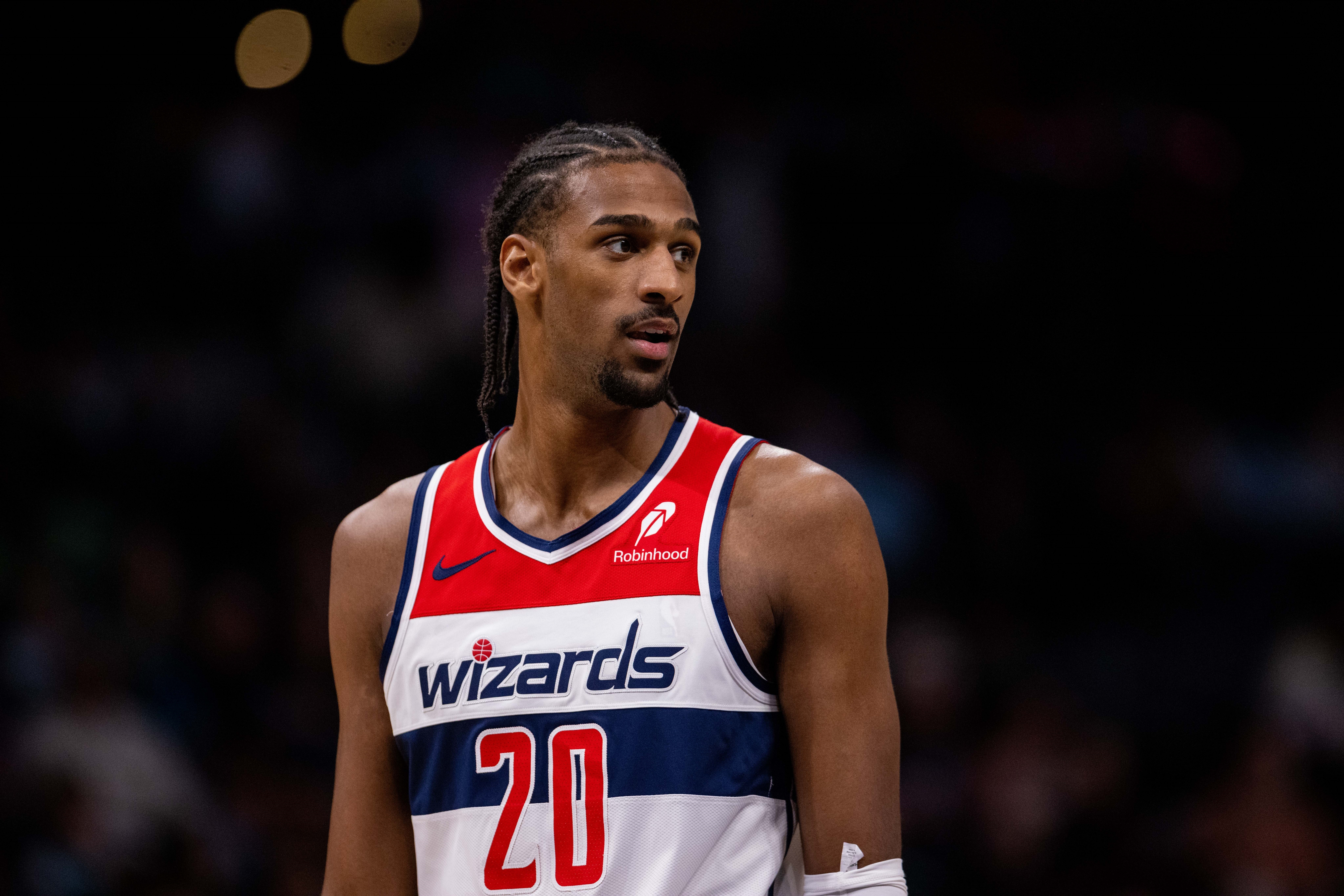 有所成长！萨尔15中8&6罚5中砍下全队最高22分 另有7板&4前场板