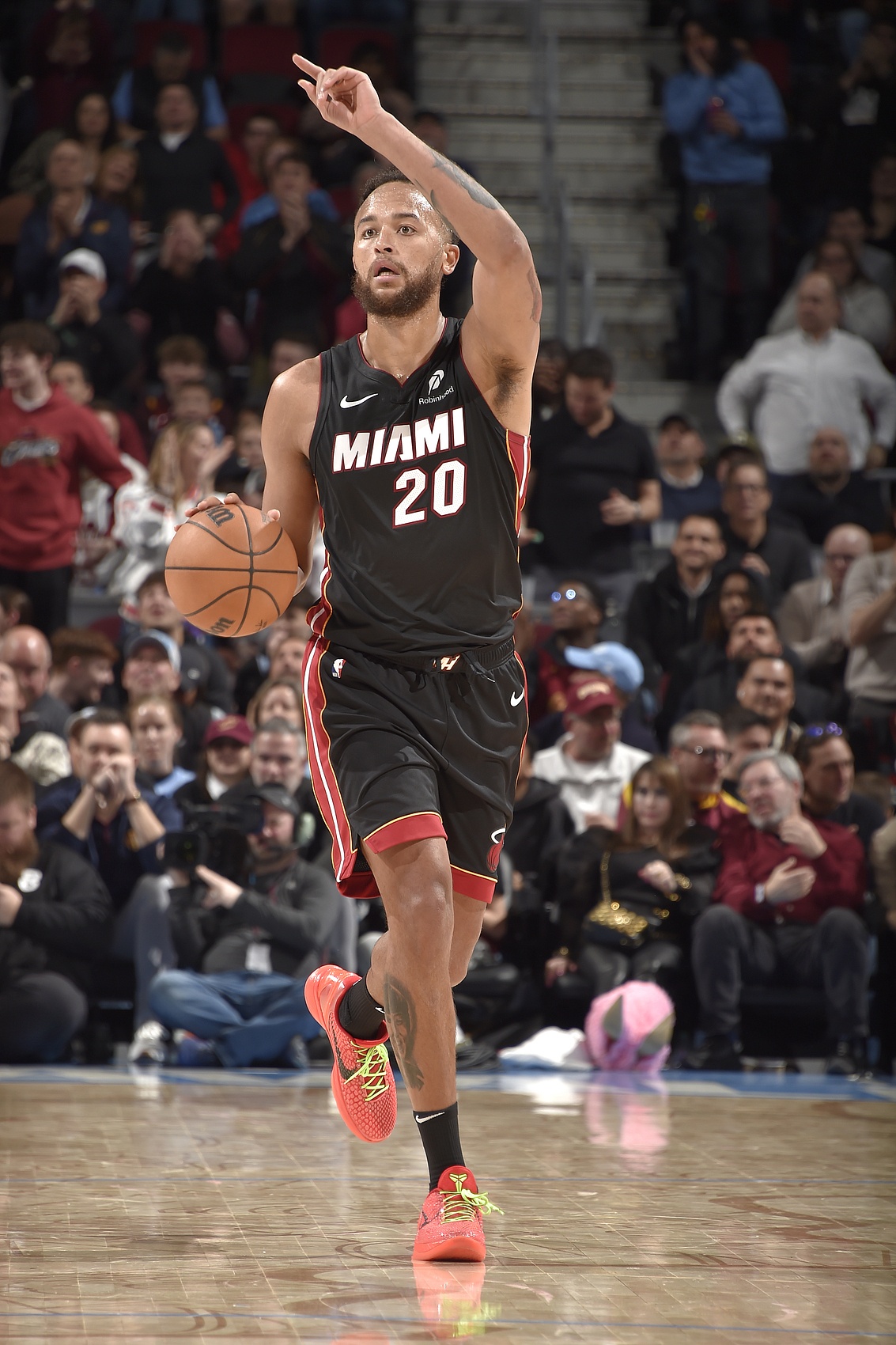 效率很高！李凯尔6投4中拿到10分4篮板3助攻1抢断 正负值+14