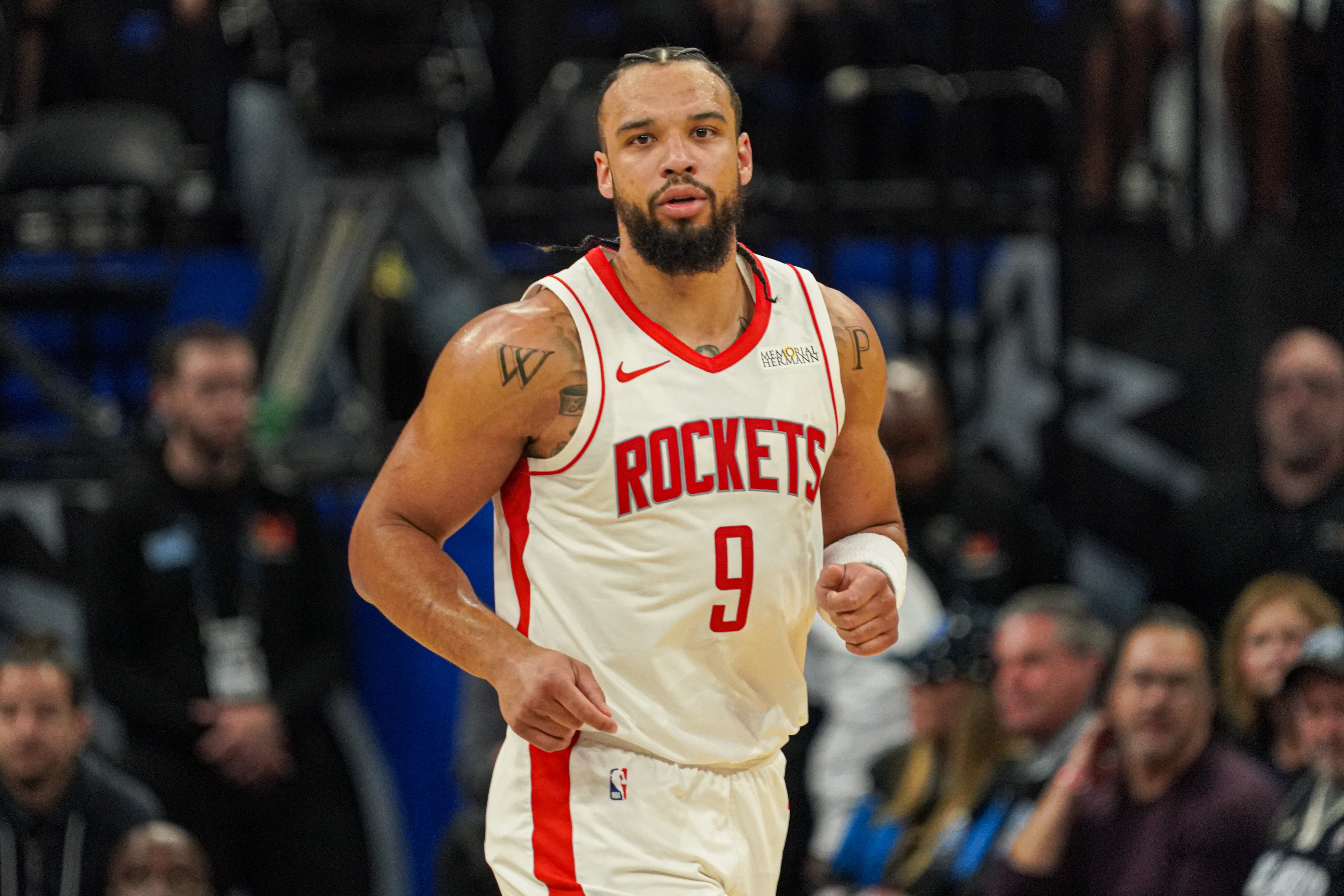 下场要禁赛了！狄龙半场11中7高效拿下17分2板