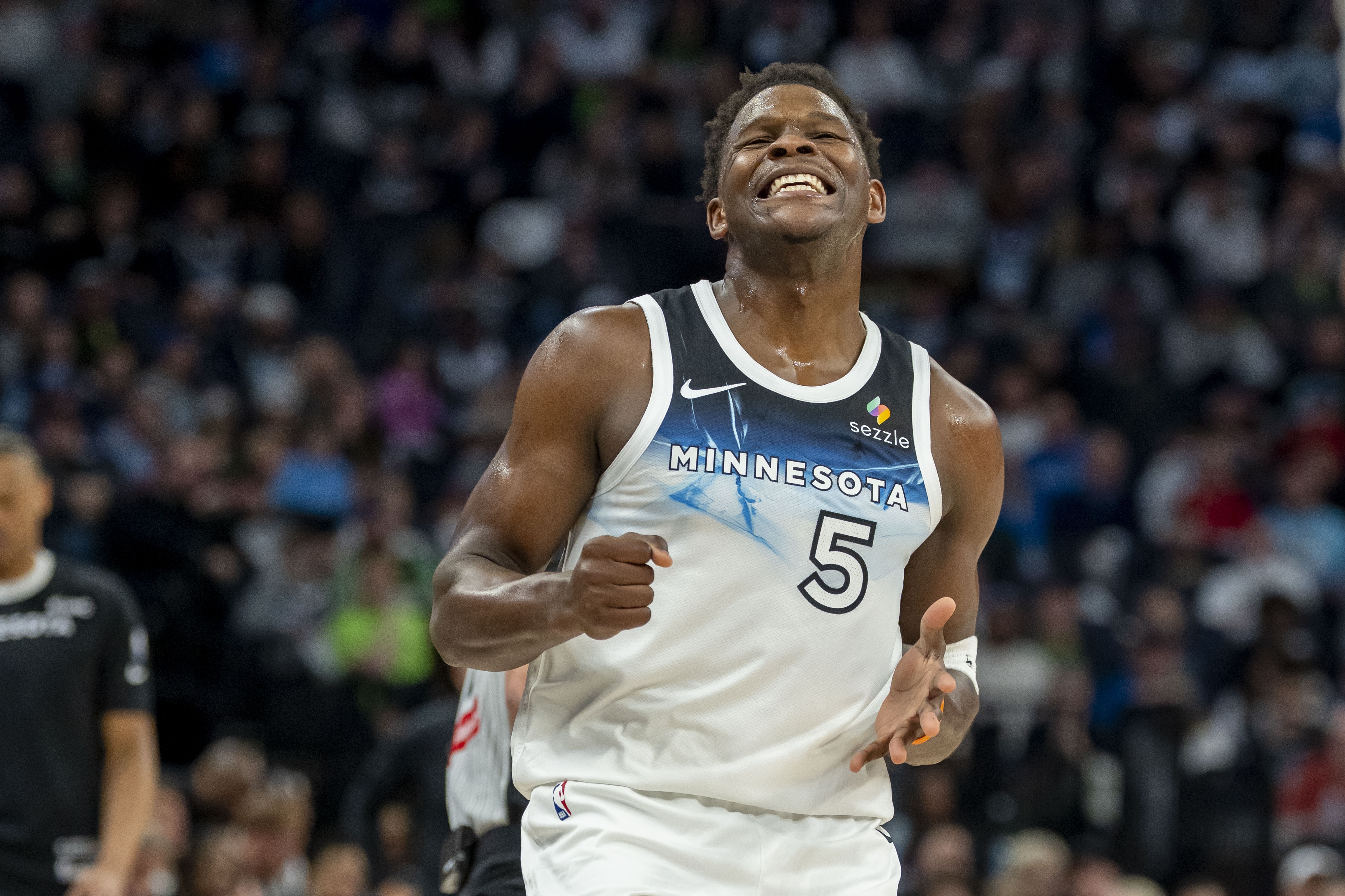 23岁爱德华兹成NBA历史最年轻单赛季300+三分球员 打破库里纪录