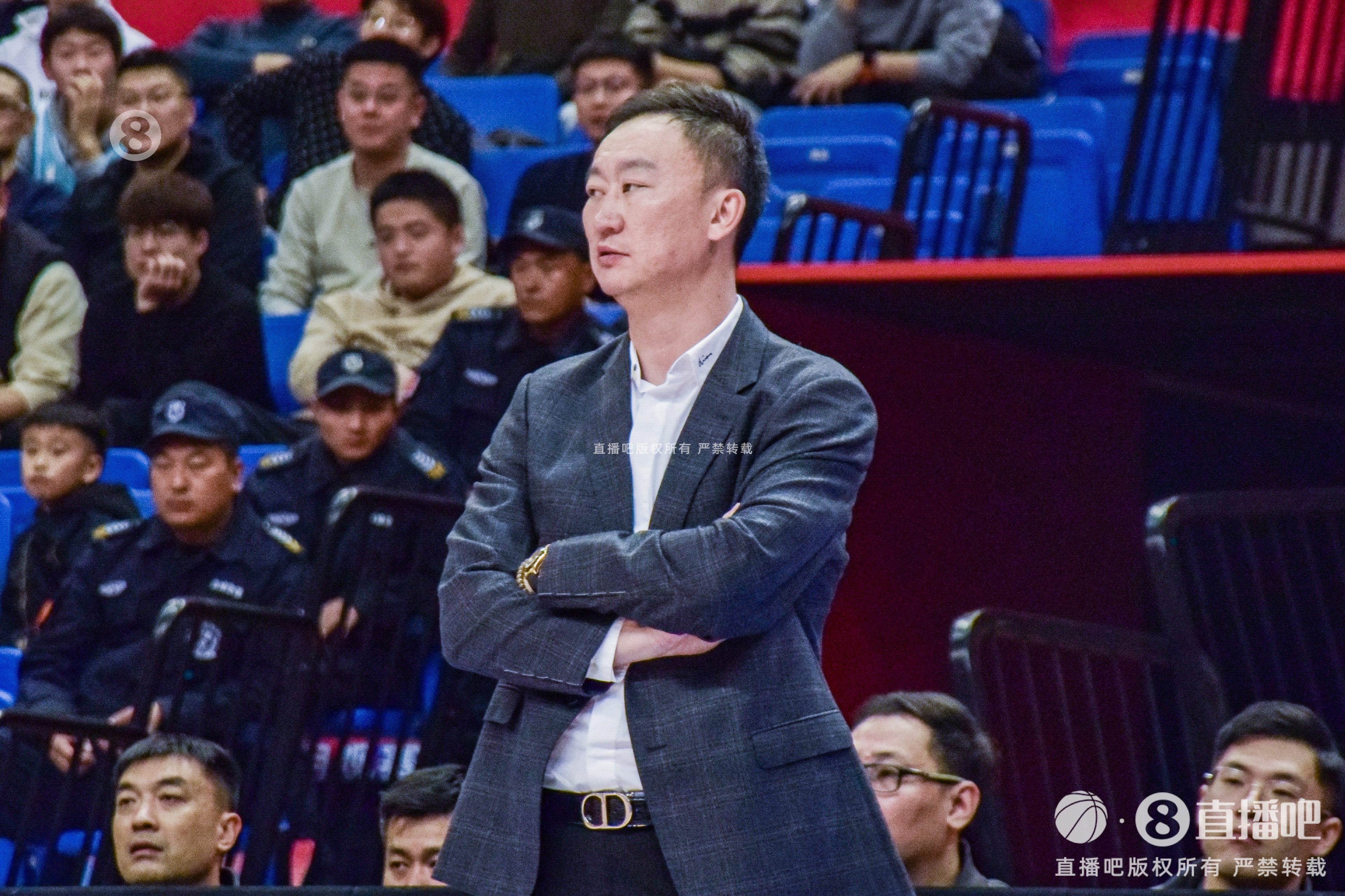 媒体人：刘维伟不会指挥今晚的G2 他在青岛队的执教生涯已经结束