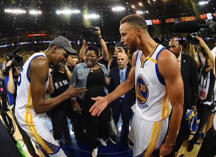 截止日前未被送去勇士/森林狼！TA：杜兰特对球队操作感到不满！