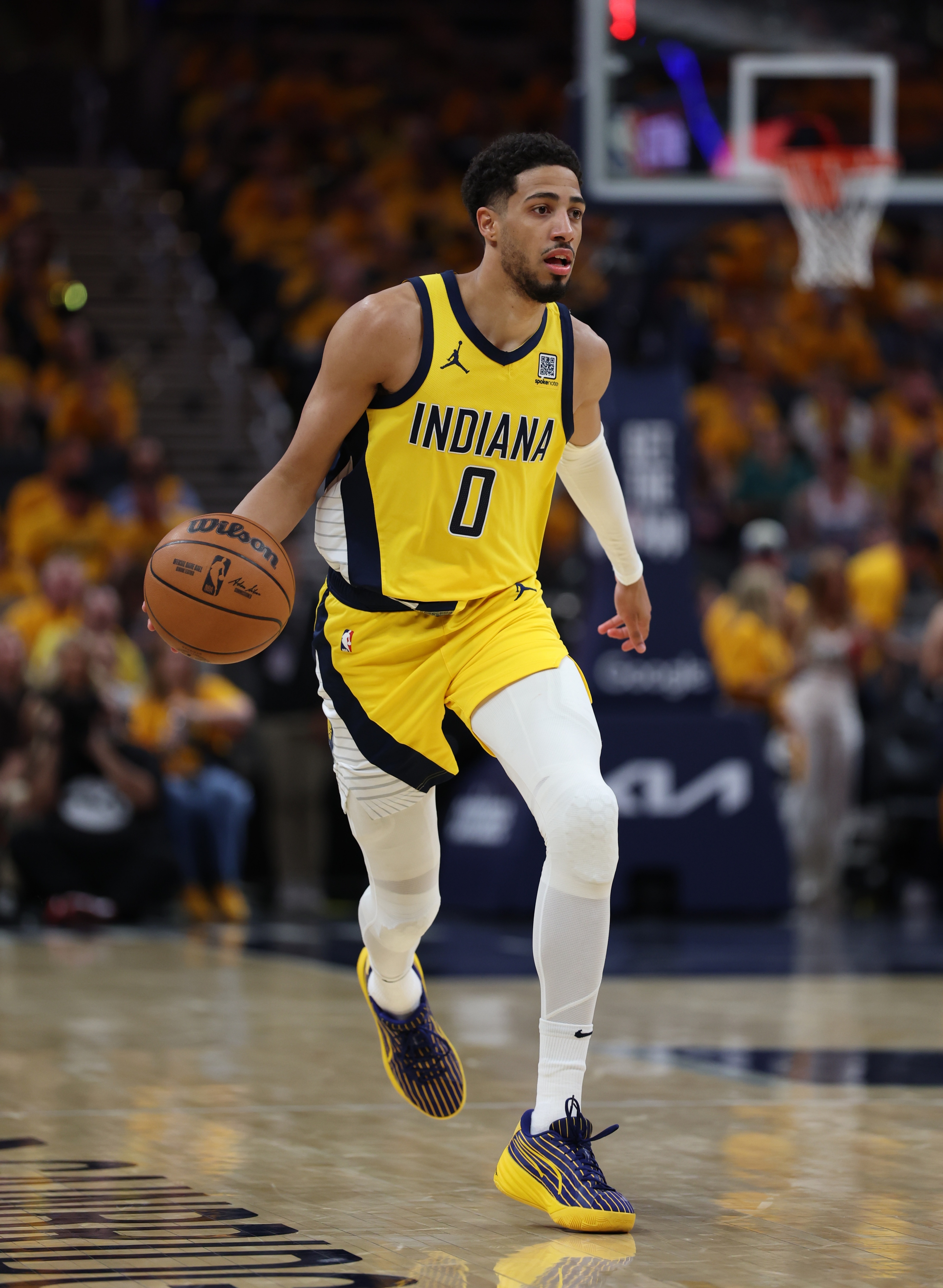 神奇魔法师！哈利季后赛半场至少20分10助5板且0失误 pbp时代首人