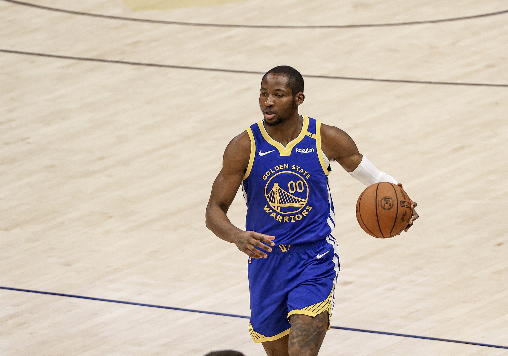 名记：勇士不可能给任何人上场时间保证 库明加也不例外