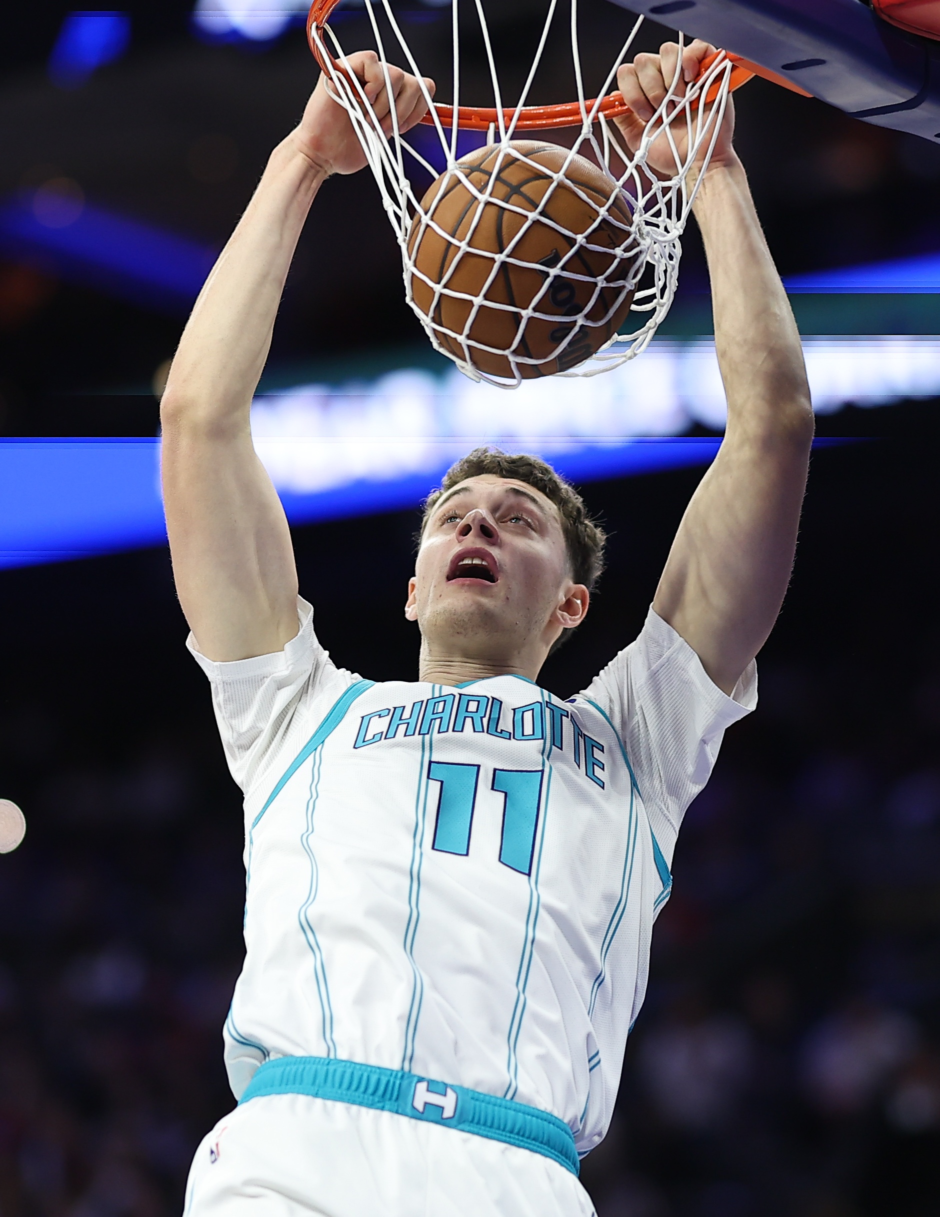 未来可期！34号秀卡尔克布伦纳9中8拿到17分7板1断3帽