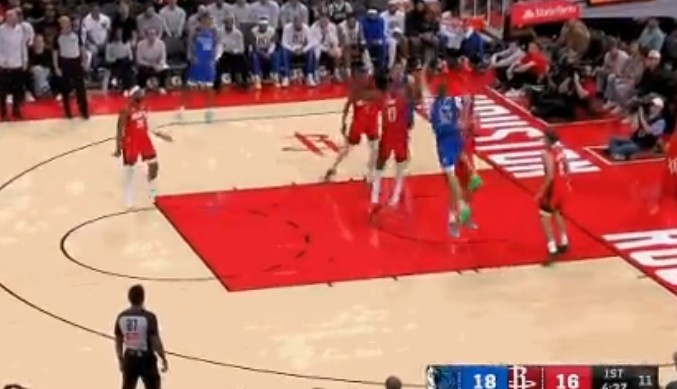 欺负人！弗拉格单打谢泼德 一路从三分线碾压到篮下轻松得分