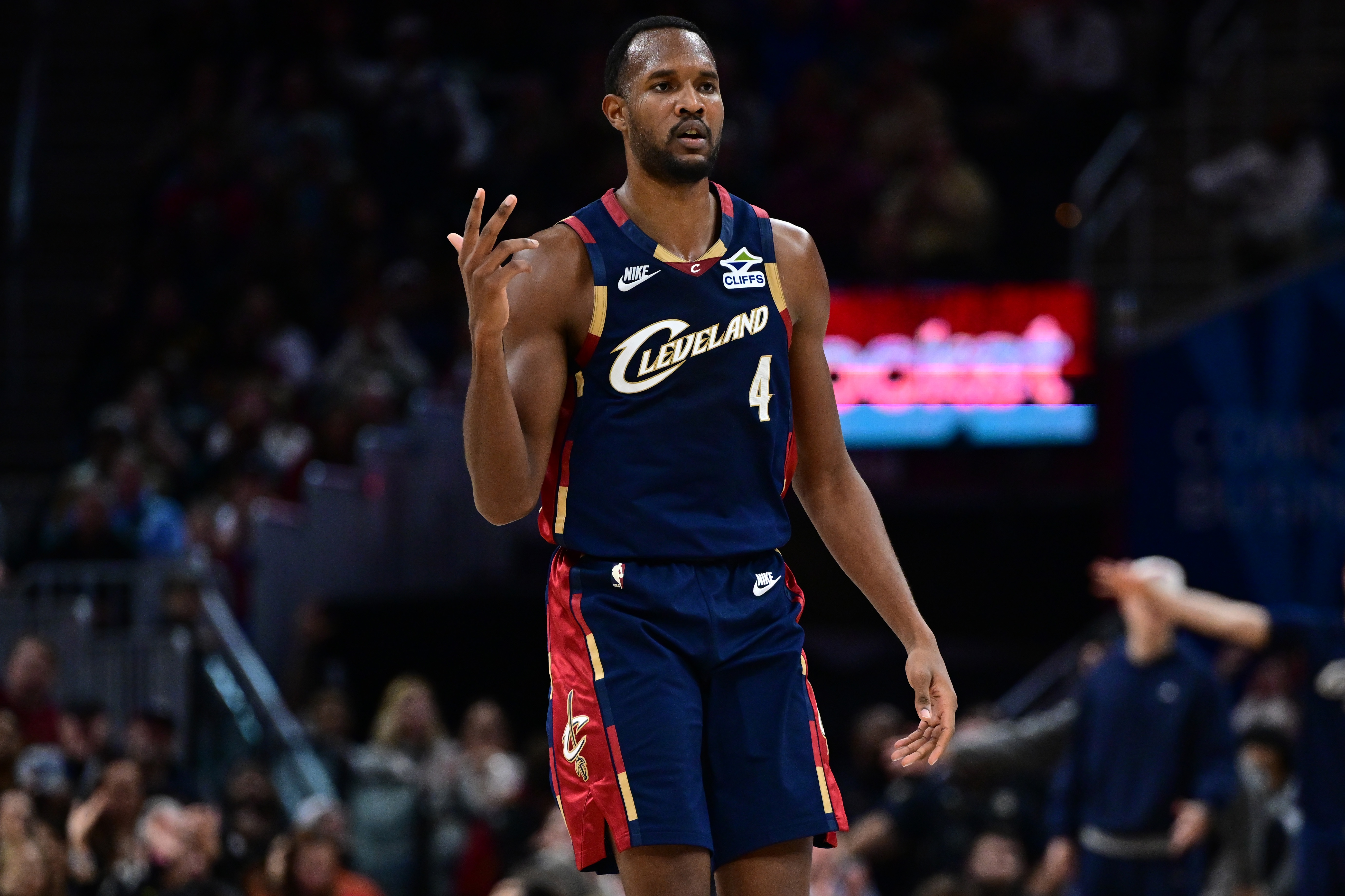 DPOY!莫布里镇守篮下 大帽克林根上篮&拿回球权