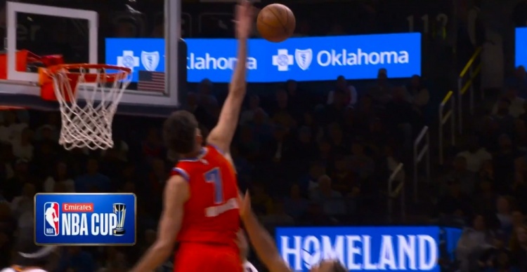 遮天蔽日！切特镇守篮下 腾空暴起再帽狄龙·布鲁克斯