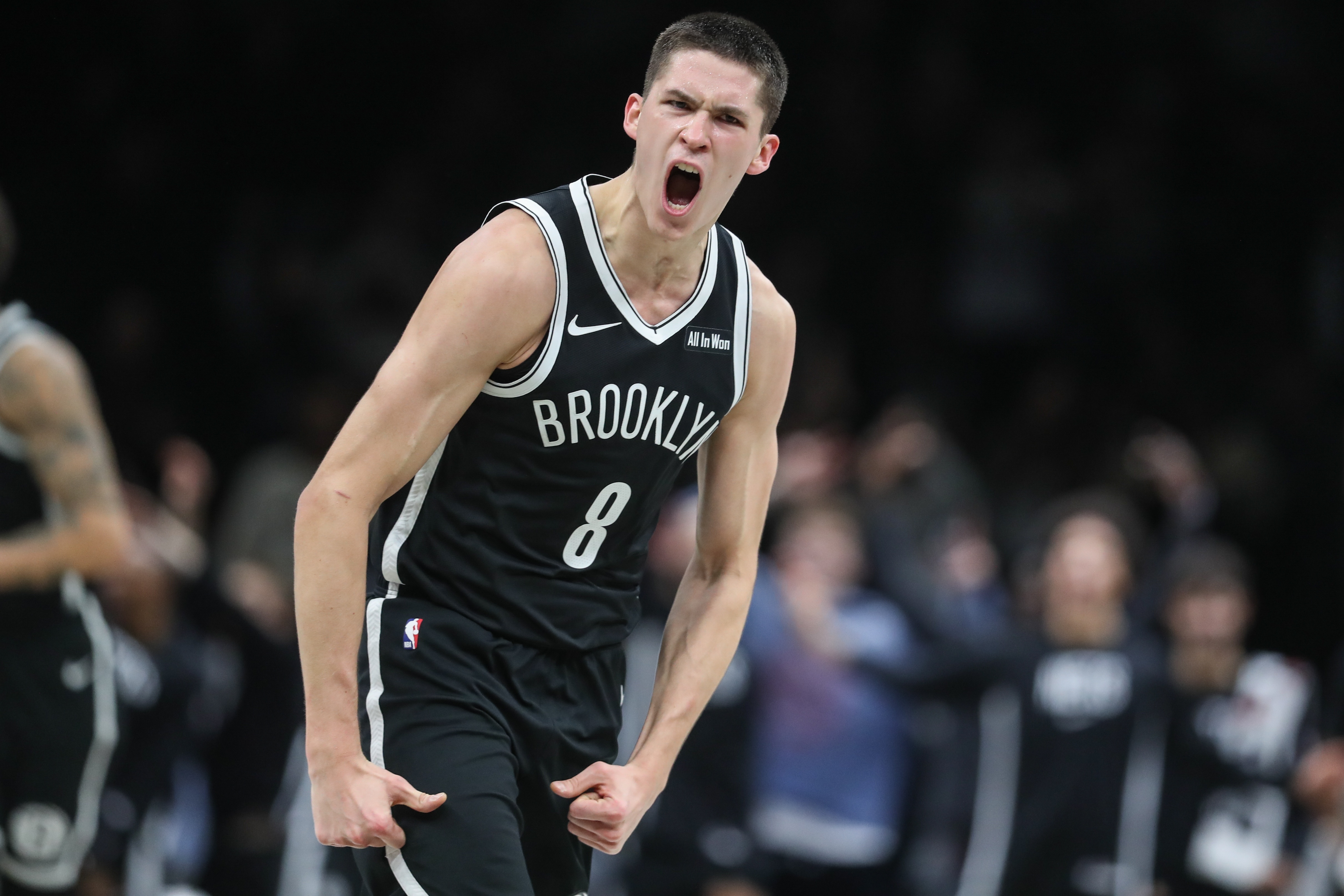 表现不错！8号秀杰明10投6中&三分8中4 砍下16+5+3+2&正负值+24