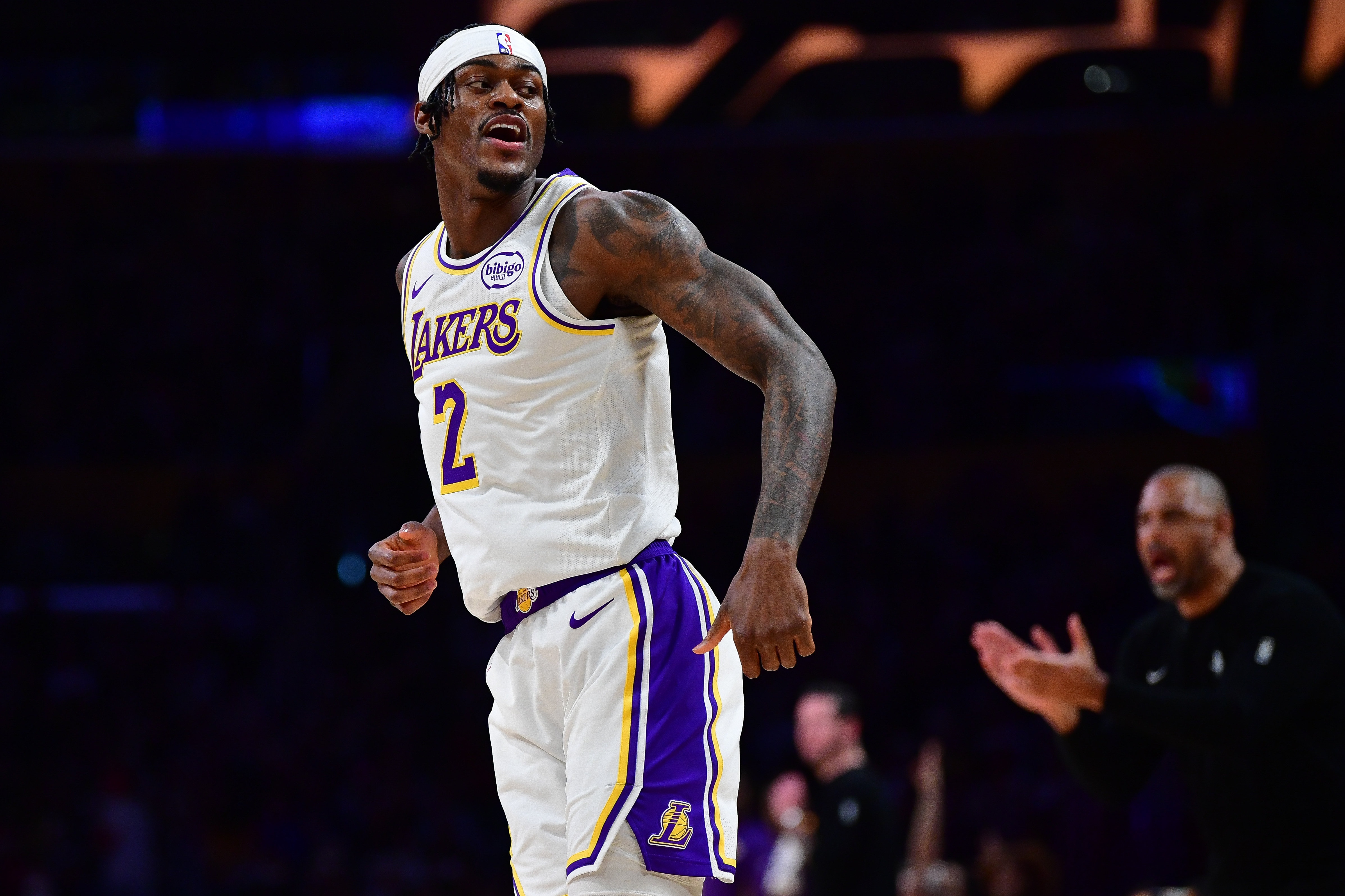 湖人官方：范德比尔特可以出战今日主场对阵灰熊的比赛